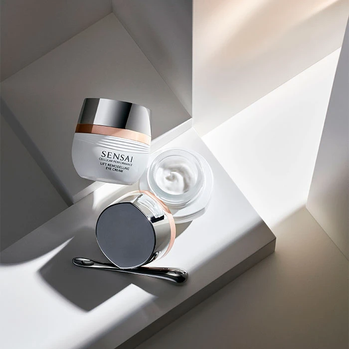 Sensai Cellular Performance Lift Remodelling Eye Cream 4 Sensai Cellular Performance Lift Remodelling Eye Cream - Imagen 2