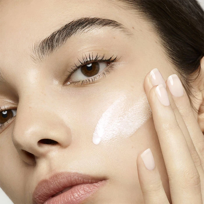 Yves Saint Laurent PURE SHOTS Airthin UV Defender SPF50+ 6 Yves Saint Laurent PURE SHOTS Airthin UV Defender SPF50+ - Imagen 4